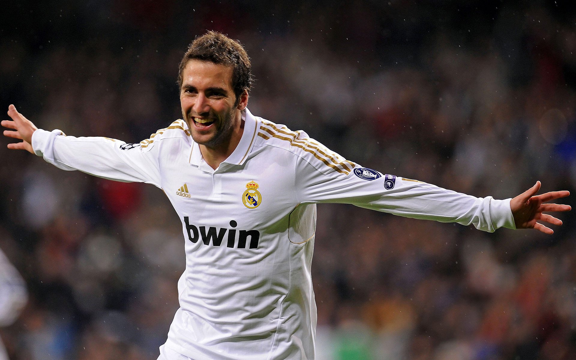 英超激战正酣,精彩反击和神级扑救轮番登场,英超争4